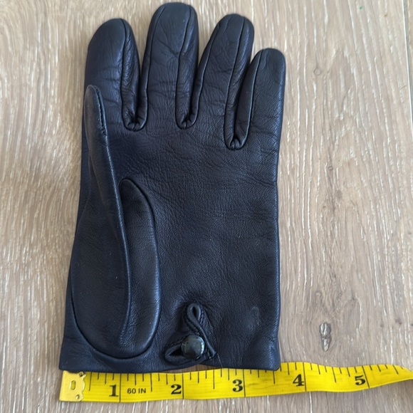 Marc Jacobs Navy Blue Leather Driving Gloves with
button details one Size - Picture 11 of 11